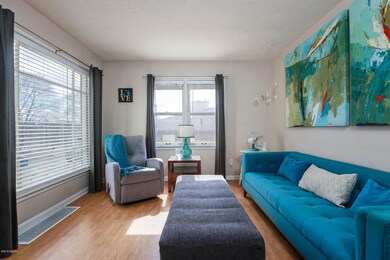 005-Living_Room-5435225-medium