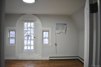 563 E 3rd St unit 3rd Floor, Mount Vernon, NY 10553 - photo 4