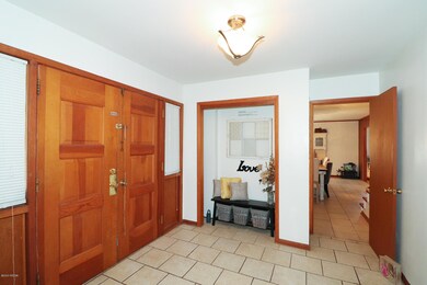 101 Jay Dr - Foyer 5