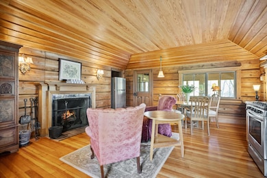 Main Lodge 4&5 - Living Room