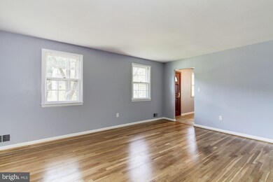 6212 Roblynn Rd, Laurel, MD 20707 - photo 4
