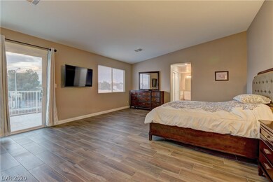 2ND FLOOR MASTERBEDROOM.