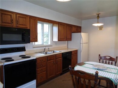 Eat-in kitchen
