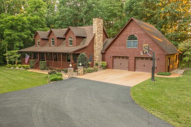 2-car garage is large enough for 3 cars!! And two 