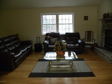 139 Clover Ln, Stroud Township, PA 18301 - photo 2