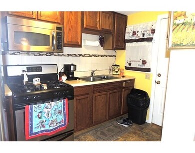 117 Manor Ct unit 117, Springfield, MA 01118 - photo 2