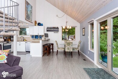Dining / Kitchen Area