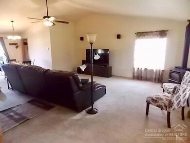 2689 NW 35th St, Redmond, OR 97756 - photo 4