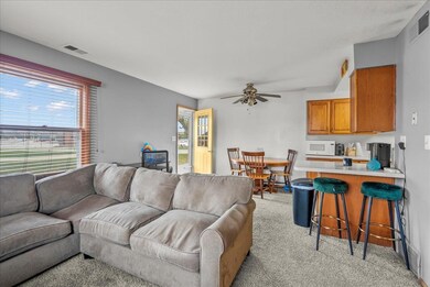 2421 Crescent Dr unit 4, Cedar Falls, IA 50613 - photo 4