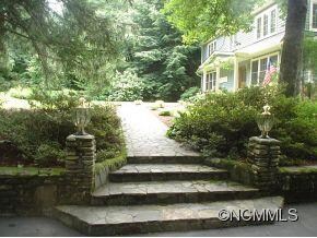 HANDSOME STONE WALL & WALKWAY