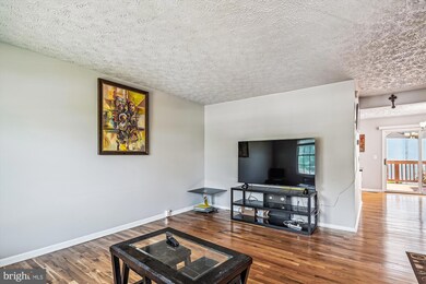 13307 Burkitts Rd, Fairfax, VA 22033 - photo 4