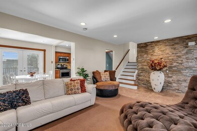 LIVINGRM4