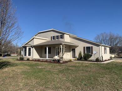 206 Edgeview Dr, Shelbyville, TN 37160 - photo 2