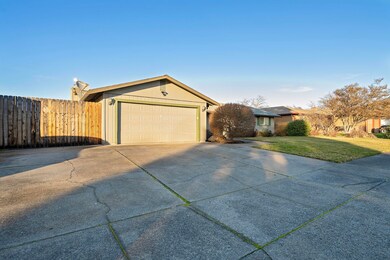 2359 Amaryllis St, Medford, OR 97504 - photo 3