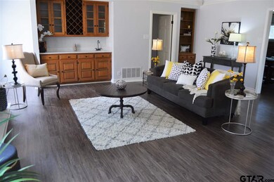 201 201 Heritage Cir, Tyler, TX 75703 - photo 2