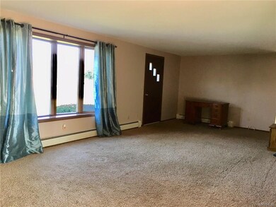 Livingroom has bay window