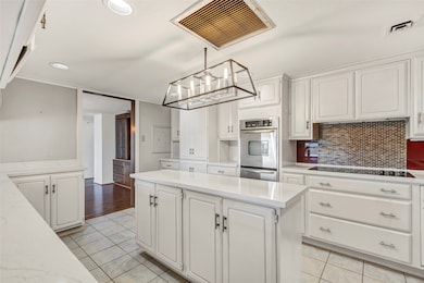 Welcome to the kitchen! Featuring a central island