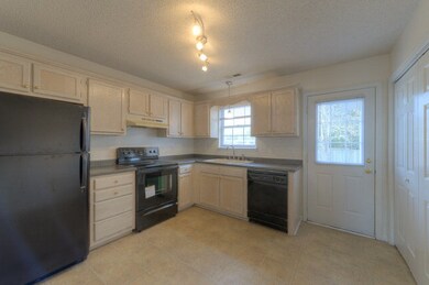 117 Creekview Dr, Jacksonville, NC 28540 - photo 5