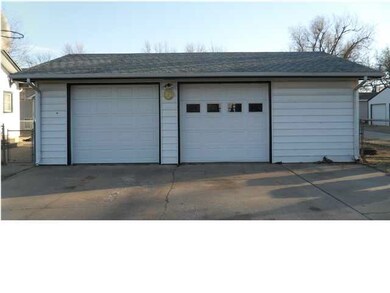 Oversized 2-Car Garage
