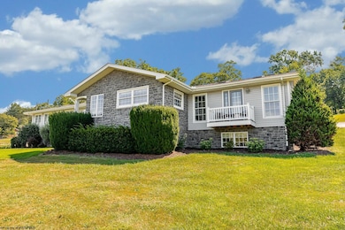 203 Foothills Ln, Morgantown, WV 26508 - photo 2