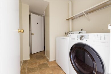 49 Eisenhower Cir, Whitehall, PA 18052 - photo 6