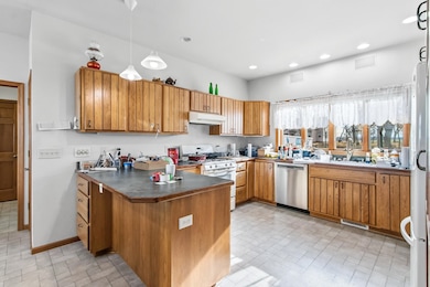 2992 Burke Rd, Sun Prairie, WI 53590 - photo 5