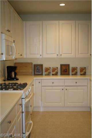 Large kitchen waiting for your fantastic cooking!