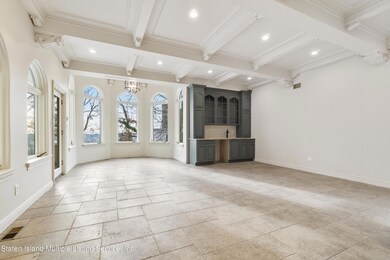 C2. Main Living Room 4