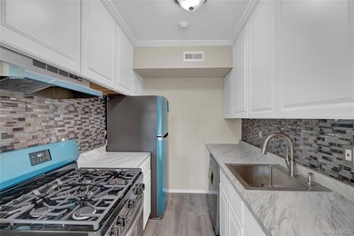 75 Artist Lake Dr, Middle Island, NY 11953 - photo 7