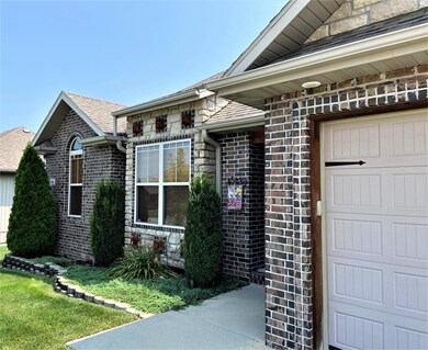 1404 S Appomattox Ave, Republic, MO 65738 - photo 2