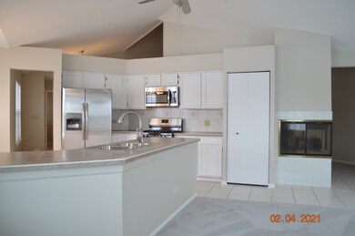 1657 Glengarry Ct unit 104, Algonquin, IL 60102 - photo 3