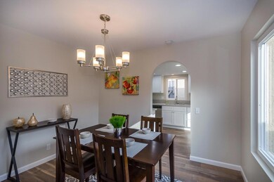 7. 14-Dining Room