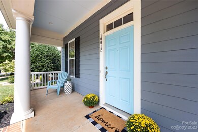 Covered Front Porch!