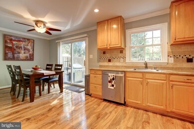 7901 Bethelen Woods Ln, Springfield, VA 22153 - photo 7