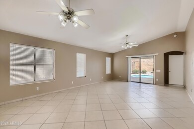 6-915628256-06 Living Room