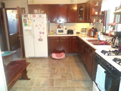 extra large country kitchen with new pergo floorin