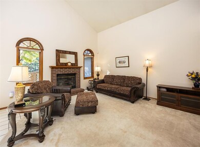 5918 Aspen Cir unit 14, Johnston, IA 50131 - photo 3