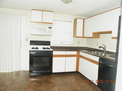 8 Oliver St unit E, Haverhill, MA 01832 - photo 5