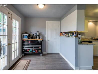 672 Janus St, Springfield, OR 97477 - photo 4