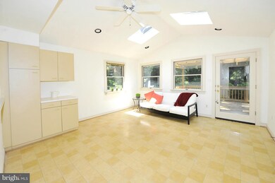 5609 Ridgefield Rd, Bethesda, MD 20816 - photo 5