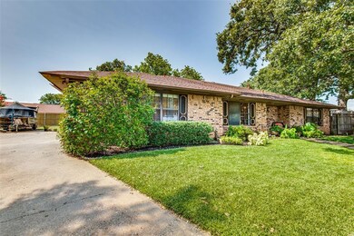 2525 Glenoaks Ct, Bedford, TX 76021 - photo 2