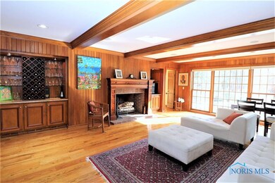 4543 Forestview Dr, Ottawa Hills, OH 43615 - photo 2