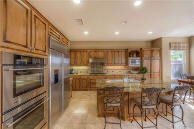 Great kitchen to accommodate small to large gather