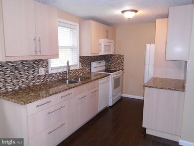 8609 Spring Creek Ct, Springfield, VA 22153 - photo 5