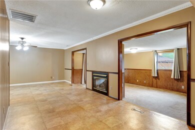 401 Crestview Dr, Mattoon, IL 61938 - photo 3