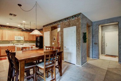 Eat-in Kitchen