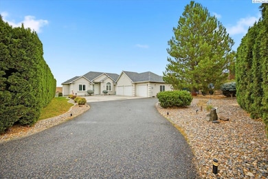 649 Clermont Dr, Richland, WA 99352 - photo 2
