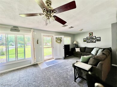 516 Robinhood Dr, Aurora, OH 44202 - photo 3