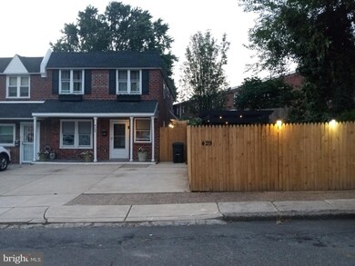 429 Shetland Rd, Darby, PA 19023 - photo 2