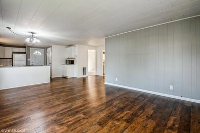 06_211EHamilton_91_KitchenLivingRoom_HiR